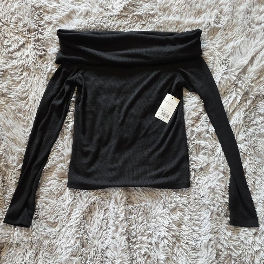 SO Black Off-Shoulder Long Sleeve Top